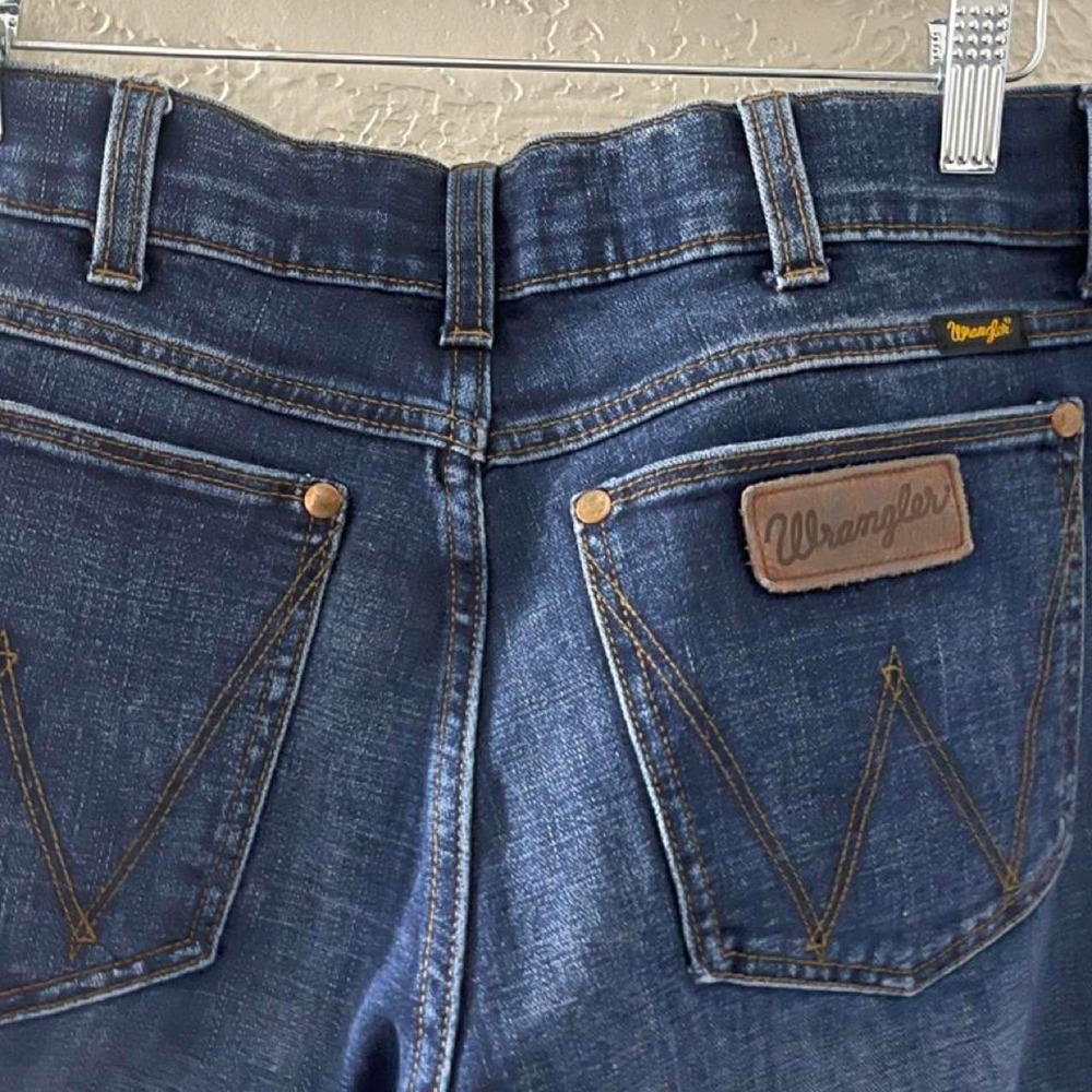 NWOT Wrangler Women's Straight Leg blue jeans Size 31x32 - Picture 7 of 8